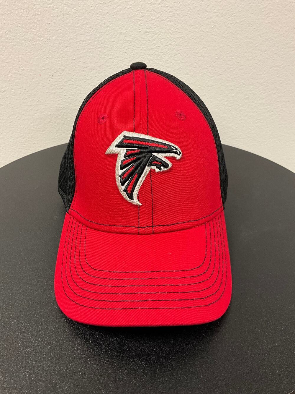 New Era 39THIRTY Atlanta Falcons Youth Stretch Fit Mesh Hat Red Black NFL Cap